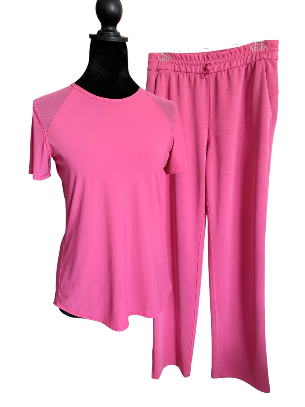 Lululemon Coral Pink Mesh-Back Top. Sz S. See my closet for matching pants.
